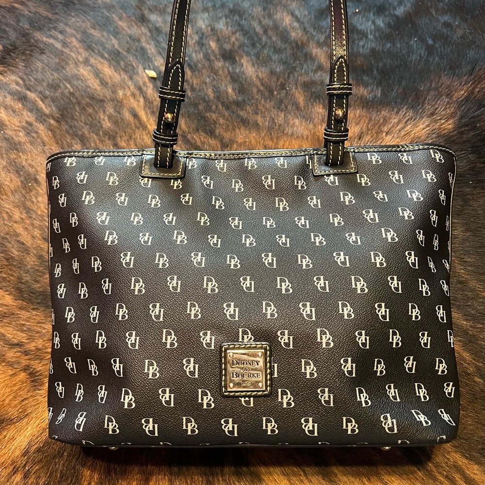 Dooney & Bourke tote bag purse